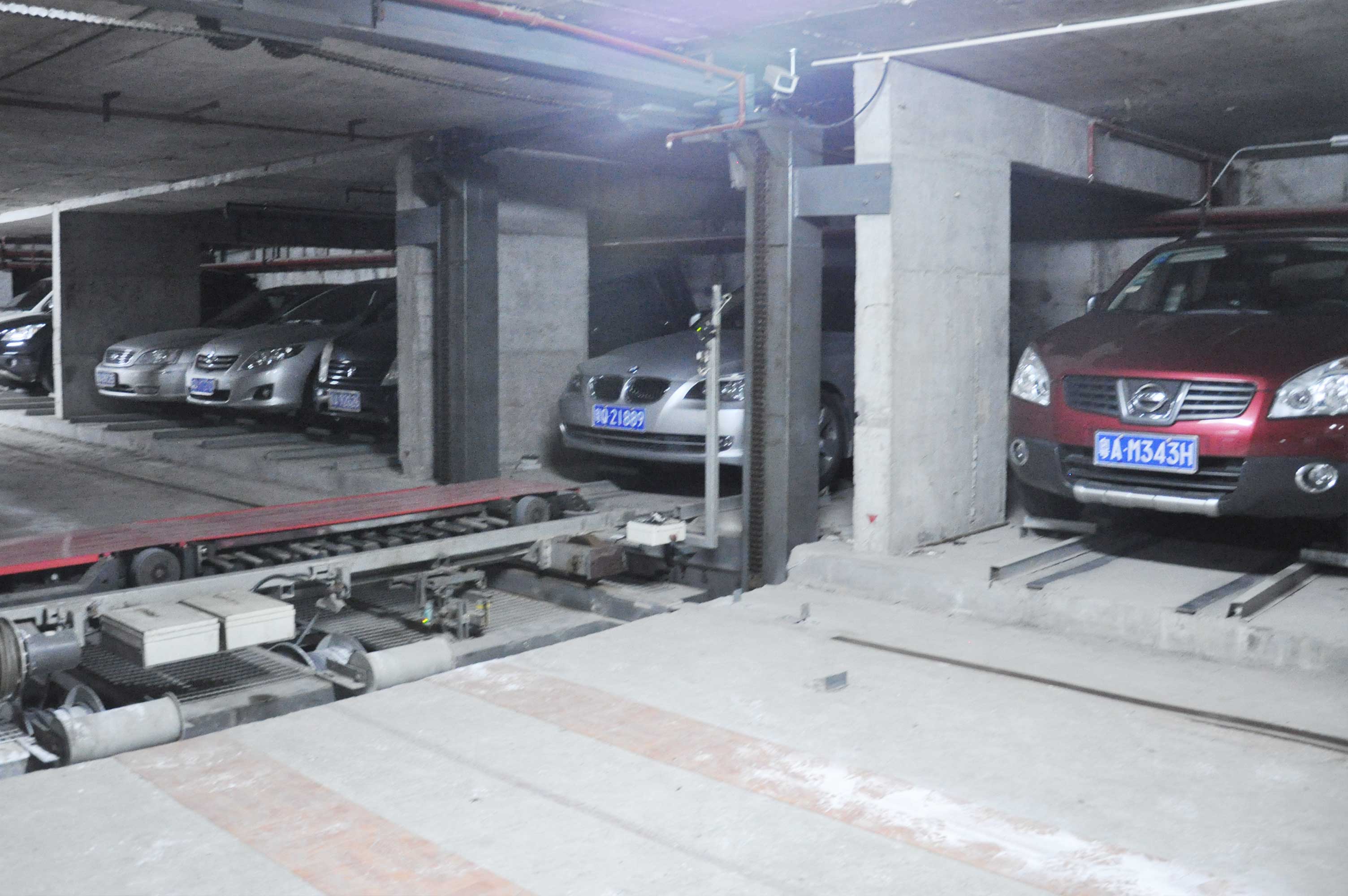 广州金盛大厦平面移动类立体车库机械式立体停车设备